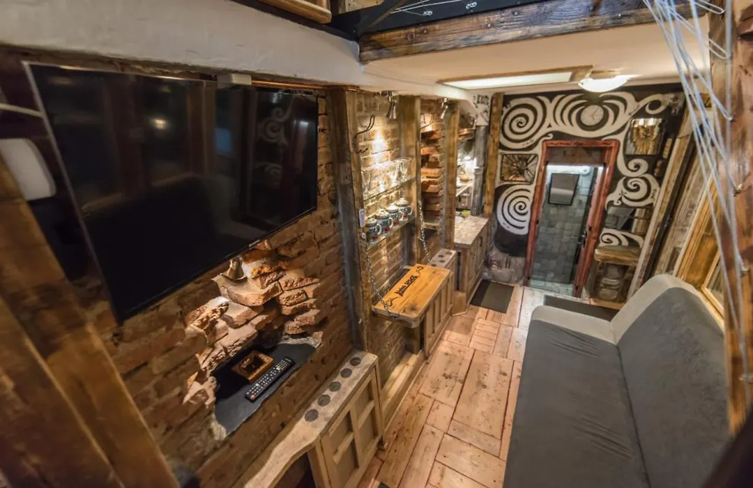 Rent A Room - Be Rustic-1